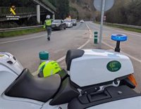 Detenido en el Corredor del Nalón un conductor ebrio, sin puntos en el carnet y con órdenes de detención