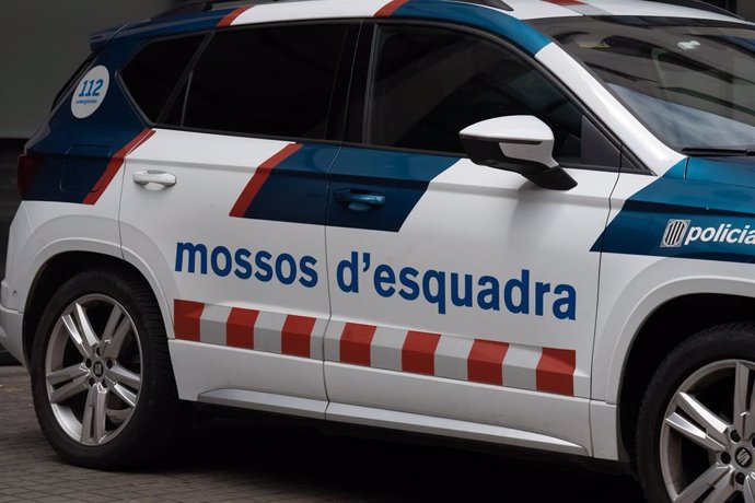 Archivo - Un vehículo de los Mossos d’Esquadra
