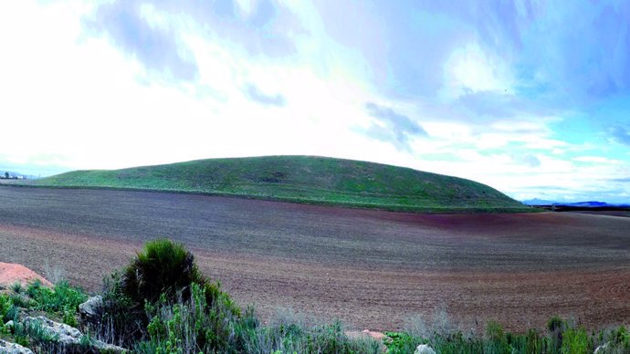 Archivo - Imagen del cerro de Las Cabezas o de Alcalá en Osuna identificado como enclave pompeyano en la segunda guerra civil romana