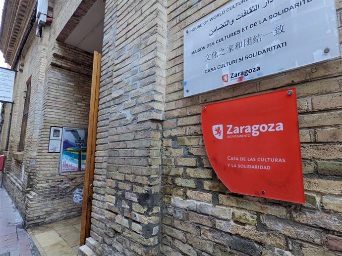 Fachada de la casa de las Culturas de Zaragoza.