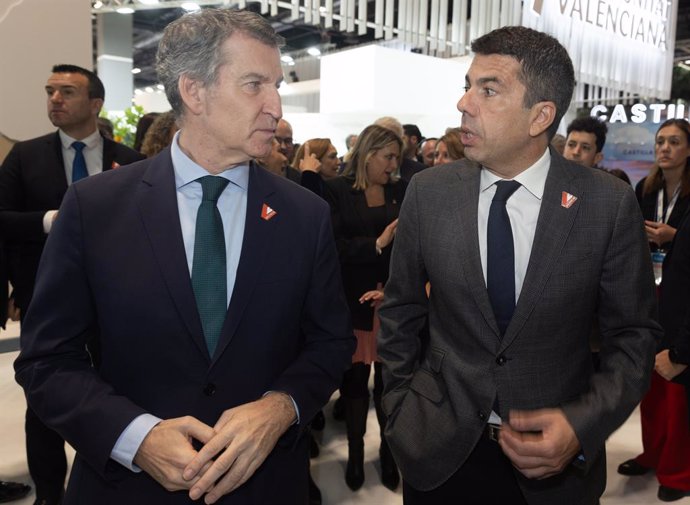 Archivo - El president del PP, Alberto Núñez Feijóo, i el president de la Generalitat Valenciana, Carlos Mazón