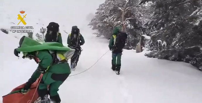 Agentes de la Guardia Civil en una operación de rescate en Granada