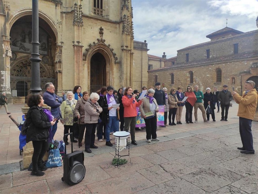 Concentración de Revuelta de Mujeres en la Iglesia