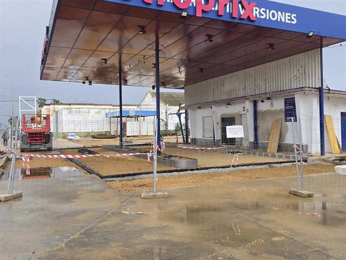 Imagen de la gasolinera foco de la contaminación de Coria