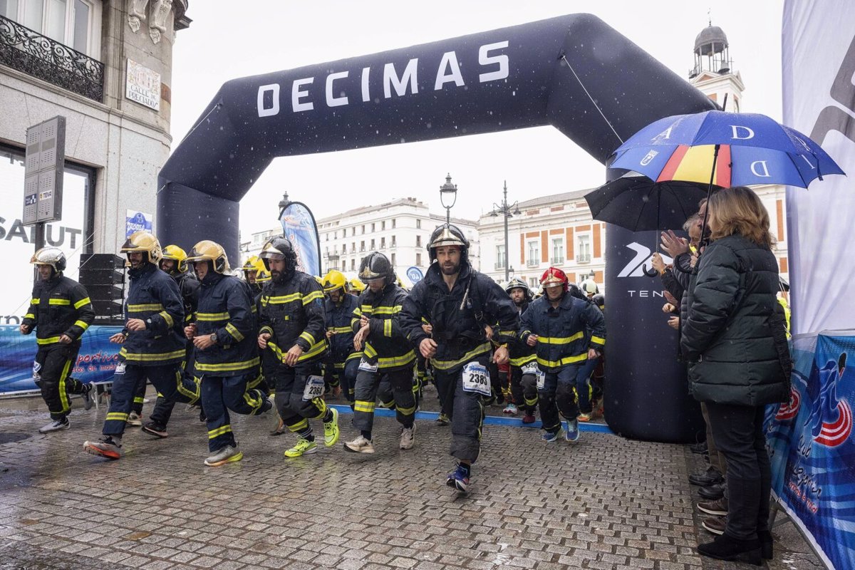 Cerca de 3.000 corredores participan en la Carrera de Bomberos por el día de su patrón, San Juan de Dios