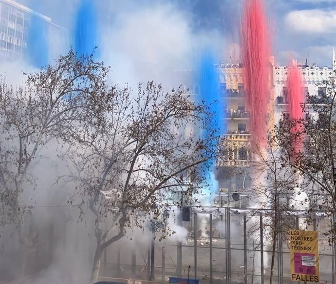 La "Masclethor" de Alpujarreña hace temblar la plaza de nuevo con "el martillo de Thor como salva" tras la dana