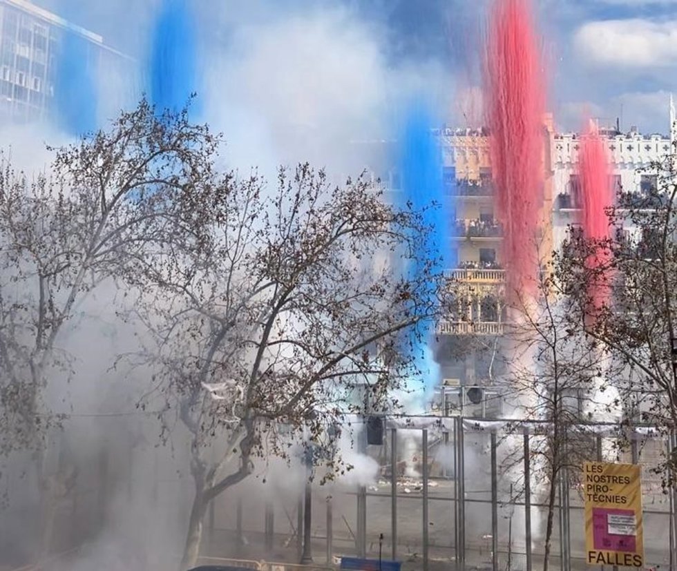La "Masclethor" de Alpujarreña hace temblar la plaza de nuevo con "el martillo de Thor como salva" tras la dana