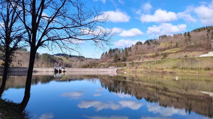 Archivo - Embalse de Undurraga, en Zeanuri (Bizkaia)