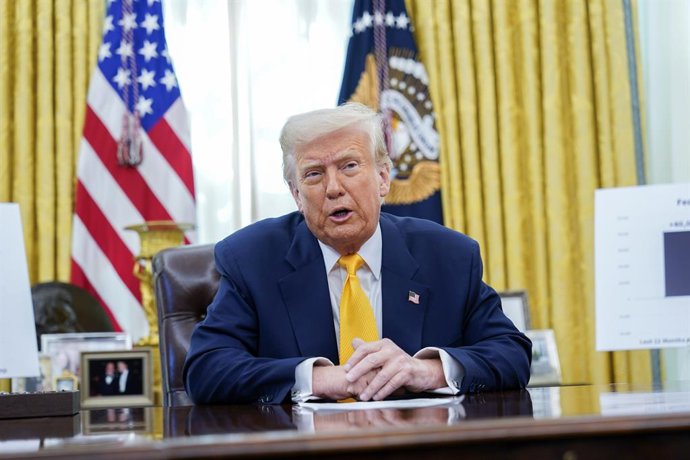 7 de março de 2025, Washington, Distrito de Columbia, EUA: O presidente dos Estados Unidos, Donald J. Trump, faz uma declaração sobre empregos no Salão Oval da Casa Branca em Washington, DC, EUA, na sexta-feira, 7 de março de 2025