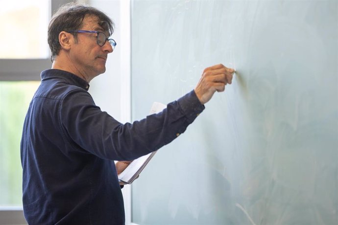 Archivo - Imagen del próximo Doctor Honoris Causa de la Universidad de Huelva, el profesor Luis Alberiko Gil Alaña.