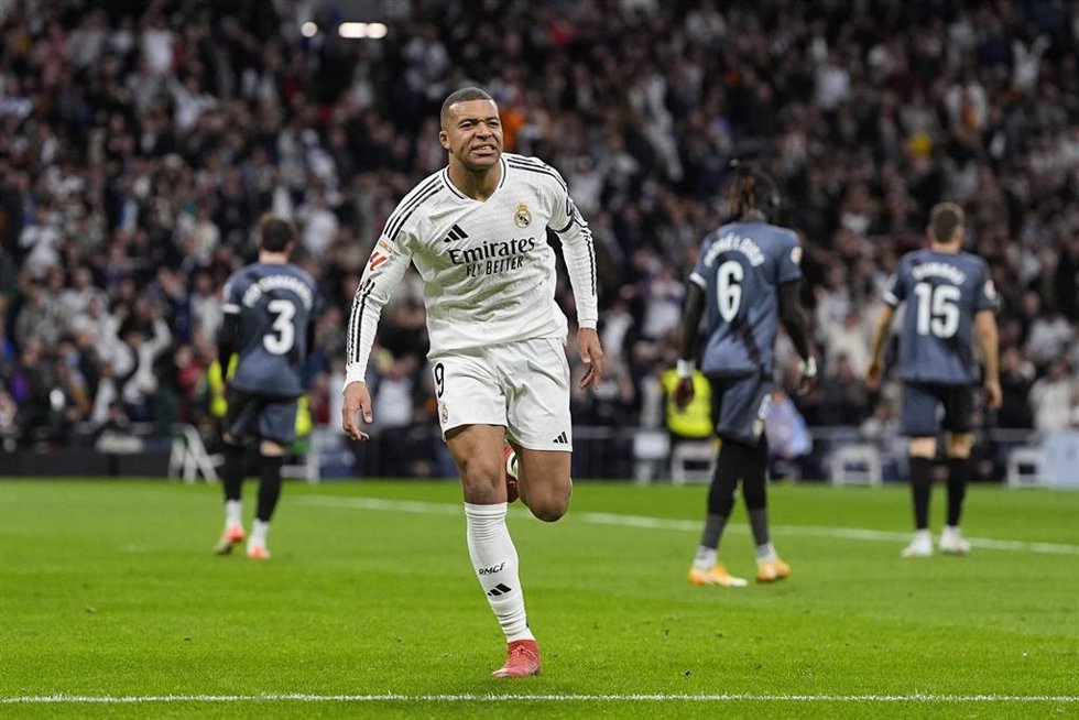 El francés Kylian Mbappé celebra un gol con el Real Madrid.