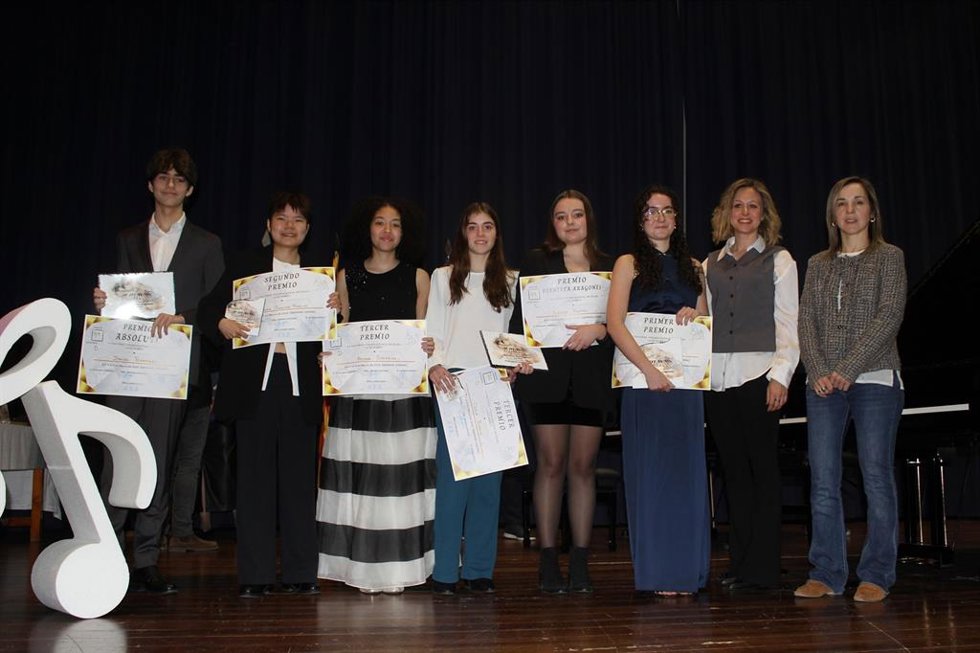 Algunos de los premiados en la categoría D en el I Concurso Internacional de Piano 'José Porta' de Sariñena (Huesca).