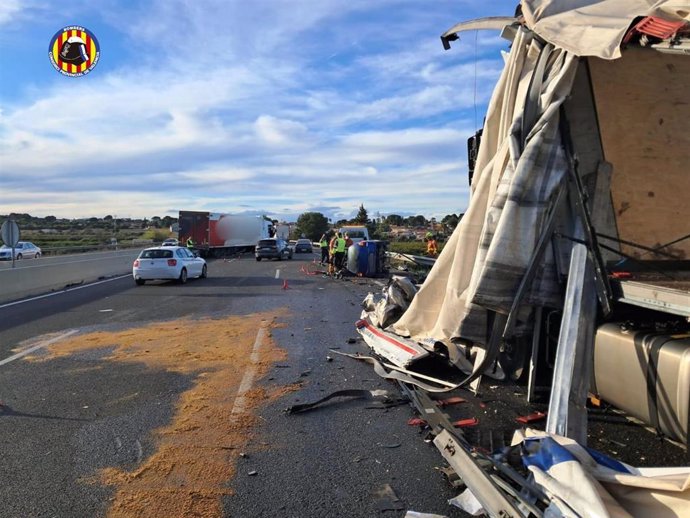 Cuatro heridos en un accidente de tráfico en la A-7 en Picassent