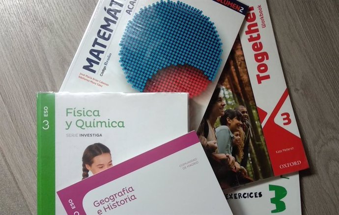 Archivo - Libros de texto, en una imagen de archivo.