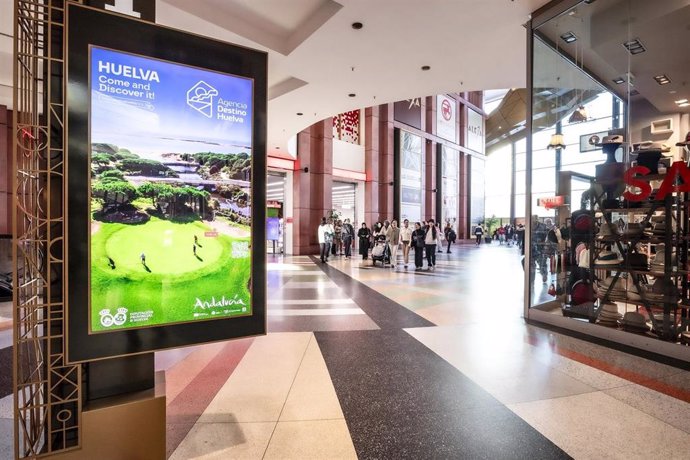 Imagen de la campaña de promoción del Destino Huelva en un centro comercial de Berlín (Alemania).