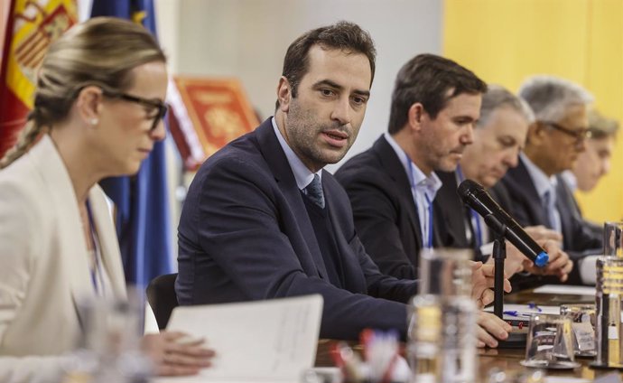 El ministro de Economía, Comercio y Empresa, Carlos Cuerpo, durante una jornada de trabajo con asociaciones empresariales, en la Delegación del Gobierno en la Comunidad Valenciana, a 7 de marzo de 2025, en Valencia, Comunidad Valenciana (España). El minis