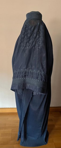 El periodista aragonés Juan Tribes mostrará en Huesca una colección de burkas, vestimenta de las mujeres afganas en público