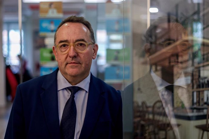 Archivo - José Luis Yzuel, posa durante una entrevista para Europa Press