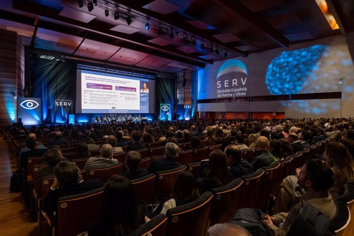 Ponencia durante el Congreso de la Sociedad Española de Retina y Vítreo celebrado en Santiago de Compostela