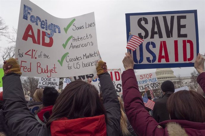 Archivo - Protesta en defensa de la USAID en Washington