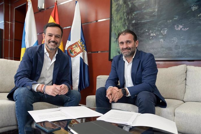 El vicepresidente del Cabildo de Tenerife, Lope Afonso, y el consejero de Industria, Manuel Fernández