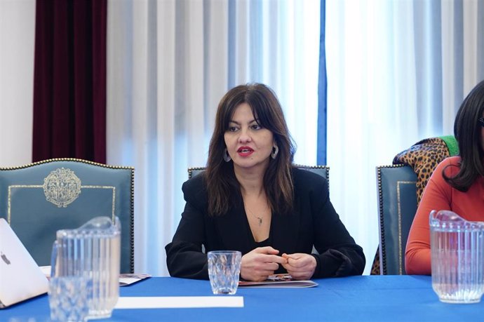 La ministra de Juventud e Infancia, Sira Rego, durante una reunión con docentes del Máster en Intervención Social y Educativa con Infancia y Adolescencia de la Universidad de Salamanca (USAL)