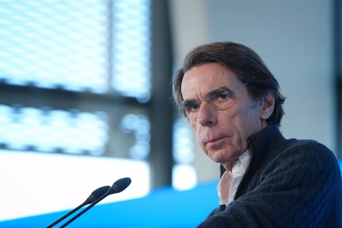 Archivo - El expresidente del Gobierno, José María Aznar, interviene durante la clausura de la tercera escuela Gregorio Ordóñez, en Tabakalera, a 1 de febrero de 2025, en San Sebastián, Guipúzcoa, País Vasco (España). 