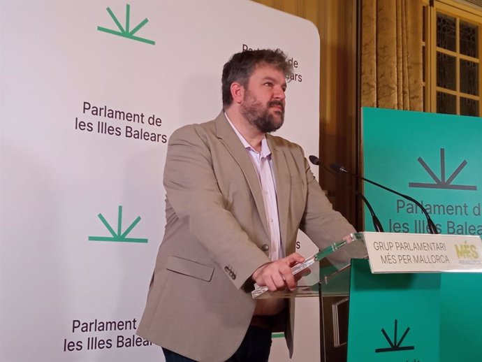 El portavoz de MÉS per Mallorca en el Parlament, Lluís Apesteguia.