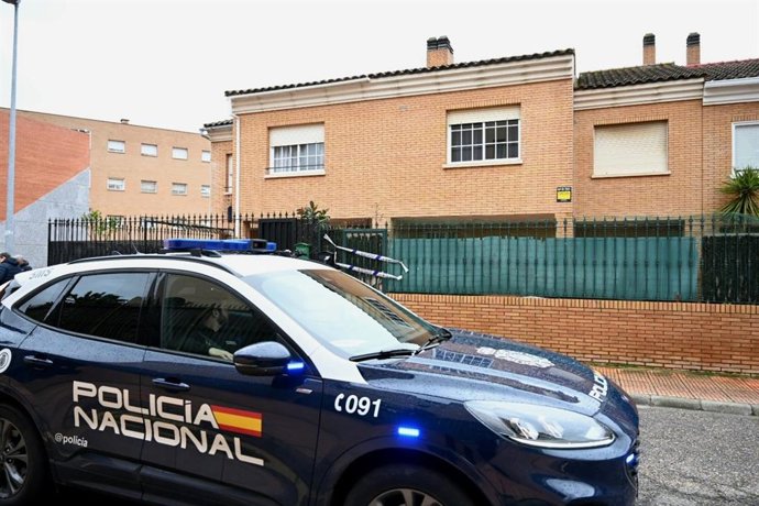 Fachada do apartamento supervisionado em Badajoz onde uma educadora de 35 anos foi assassinada.