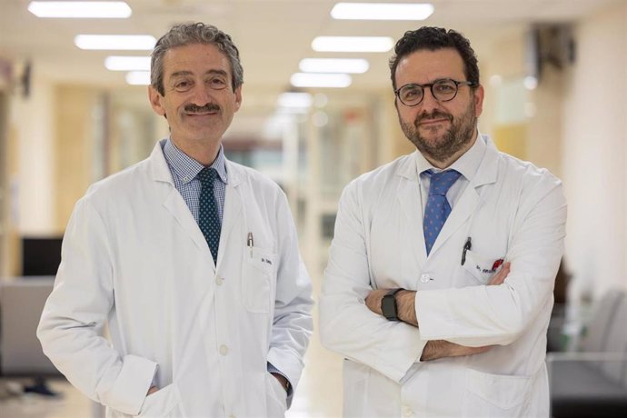 Los doctores Bruno Sangro y Josepmaria Argemí, coordinador y especialista, respectivamente, del Área de Cáncer de Hígado y Páncreas del Cancer Center Clínica Universidad de Navarra.