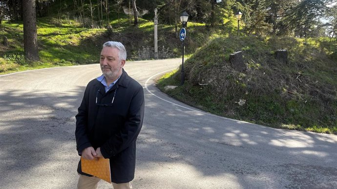 El concejal de Medio Ambiente del Ayuntamiento de Burgos, Carlos Niño, en los alrededores del Castillo.