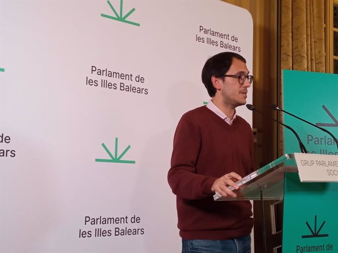 El portavoz del PSIB en el Parlament, Iago Negueruela.