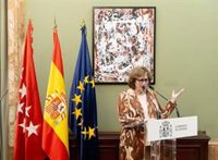 La asociación 11M Afectados por el Terrorismo entrega un cuadro a la Delegación del Gobierno que recuerda a las víctimas
