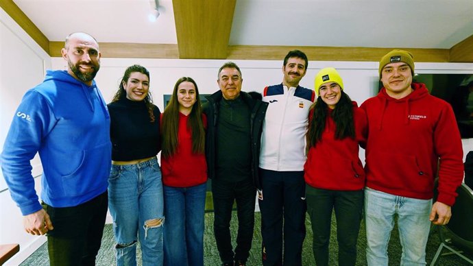 El equipo español del Mundial de Bobsleigh y Skeleton de Lake Placid de 2025 junto a Ander Mirambell y Frank González