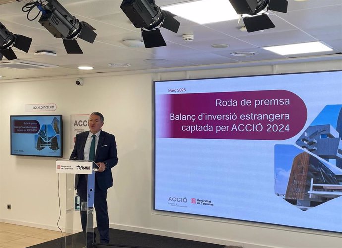 El conseller de Empresa y Trabajo de la Generalitat de Catalunya, Miquel Sàmper, en rueda de prensa para presentar los resultados de captación de inversión extranjera en 2024 mediante Acció