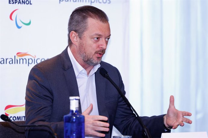 Archivo - Andrew Parsons, presidente do Comitê Paraolímpico Internacional, participa de sua coletiva de imprensa no Hotel Ilunion Atrium em 10 de dezembro de 2024, Madri, Espanha.