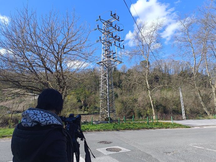 Torre de alta tensión en Usurbil (Gipuzkoa) donde se produjo este sábado un accidente con dos menores heridos