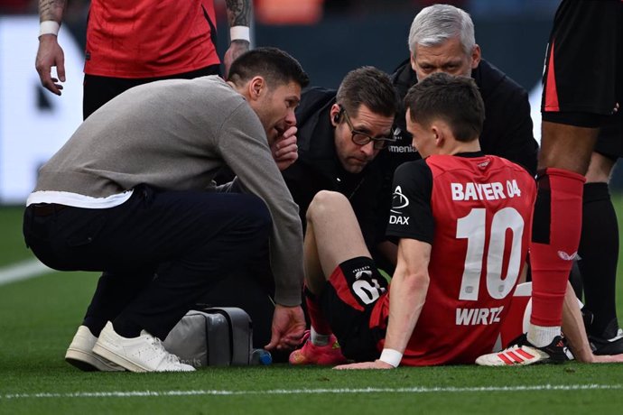El jugador del Bayer Leverkusen Florian Wirtz en el momento de la lesión