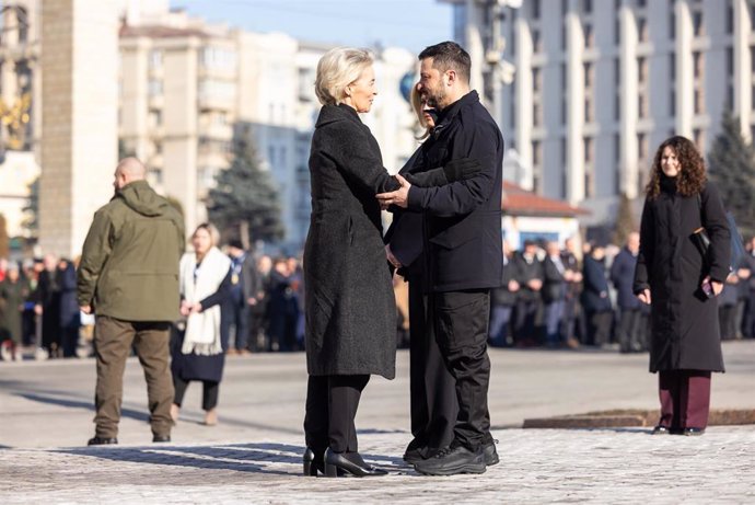HANDOUT - 24 February 2025, Ukraine, Kiev: Ukrainian President Volodymyr Zelensky (R) welocmes President of the European Commission Ursula von der Leyen ahead of the 'Support Ukraine' summit to mark the third anniversary of the Russian invasion. Photo: -/