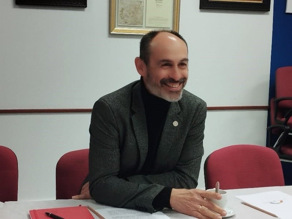 El catedrático de Física Aplicada de la Universidad de Huelva y exvicerrector de Investigación y Transferencia, José Rodríguez Quintero, presenta su candidatura a rector de la UHU.