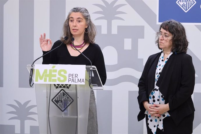 Las regidoras Neus Truyol y Kika Coll.
