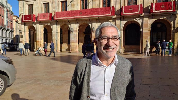 Archivo - El portavoz de IU-Convocatoria por Oviedo, Gaspar Llamazares.