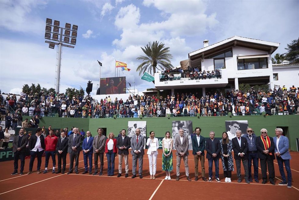 Archivo - Imagen del Club de Tenis Puente Romano durante el homenaje a Manolo Santana en la eliminatoria de la Copa Davis 2022 entre España y Rumanía