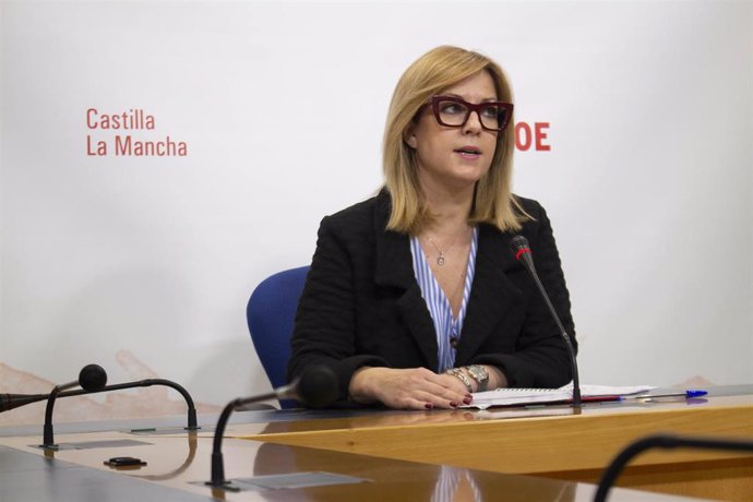 La portavoz del grupo socialista en las Cortes regionales, Ana Isabel Abengózar