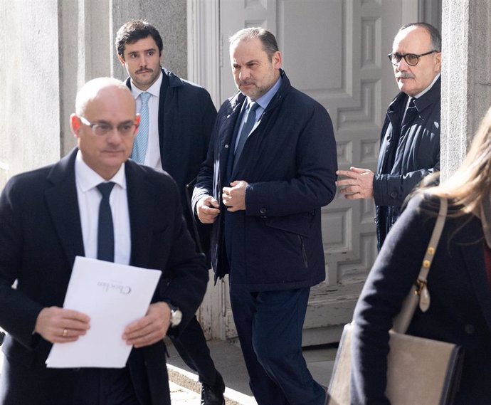 Archivo - El exministro de Transportes, José Luis Ábalos, a su salida tras declarar como imputado por el ‘caso Koldo’, en el Tribunal Supremo, a 12 de diciembre de 2024, en Madrid (España). 