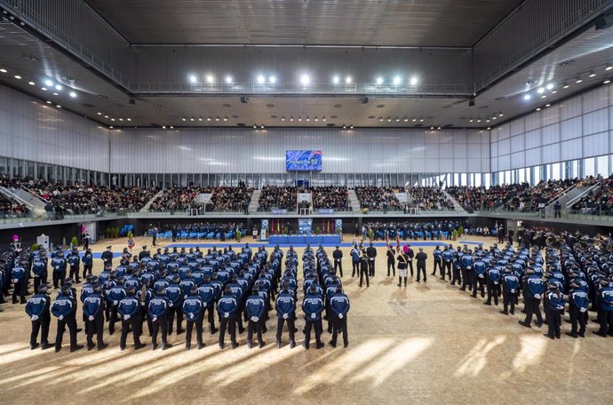 Archivo - Vista general del acto de entrega de nombramientos y acatamiento a la Constitución Española de la 52ª promoción de la Policía Municipal de Madrid, en la Caja Mágica, a 28 de febrero de 2022, en Madrid (España). 