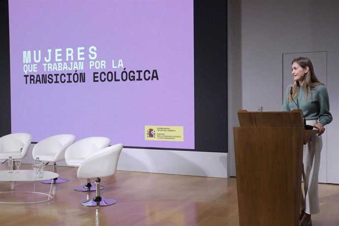 Aagesen recuerda que el empleo de transición ecológica es más "igualitario" y pide "referentes" para las jóvenes.