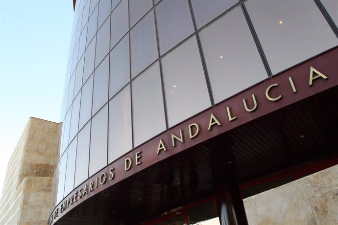 Archivo - Edificio de la patronal andaluza, en Sevilla. 