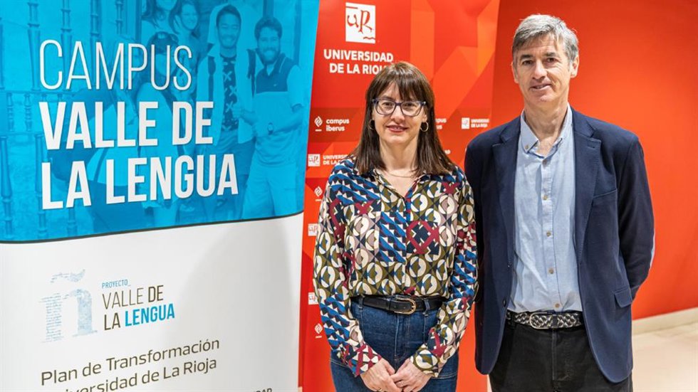 Cristina Flores, directora del Campus Valle de la Lengua, y Carlos Villar Flor, responsable del área de escritura creativa en español