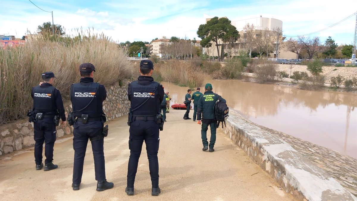 Policía espera que la bajada del caudal del Segura facilite la búsqueda mientras trata de localizar a testigos